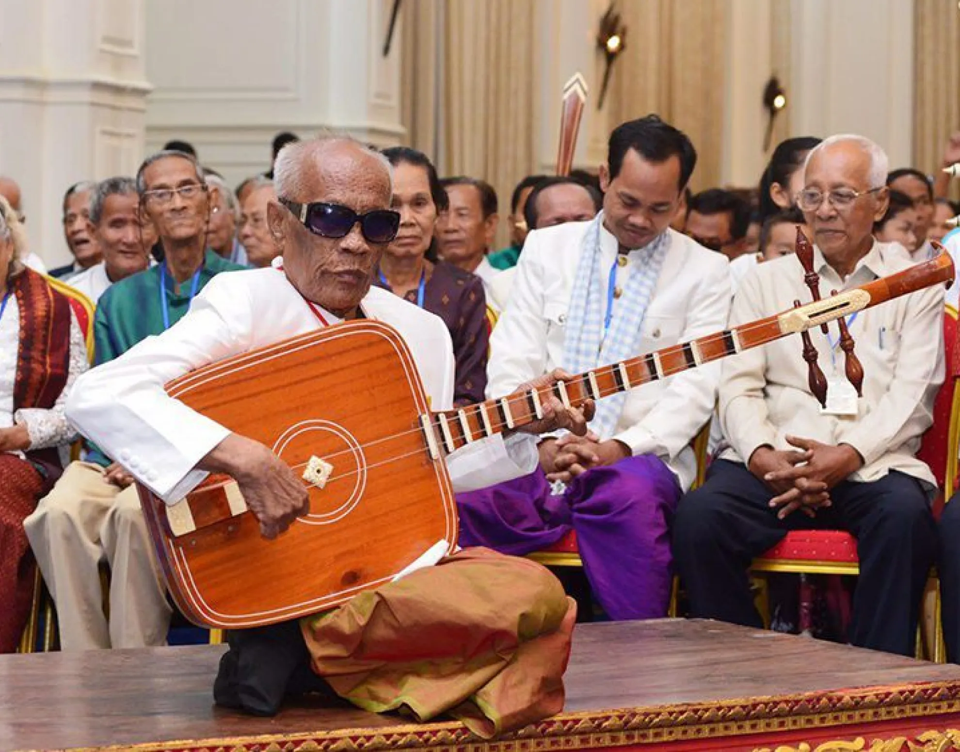 ចាប៉ីដងវែង