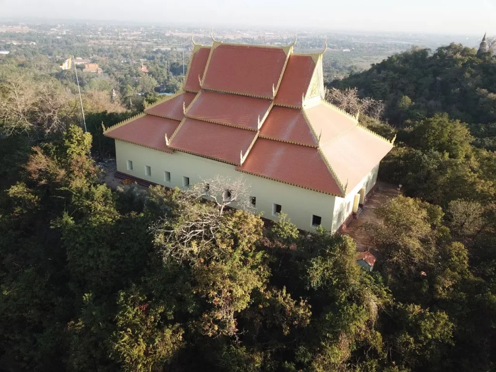 ក្រសួងវប្បធម៌និងវិចិត្រសិល្បៈ សូមជម្រាបសាធារណជនមេត្តាជ្រាបថា ព្រះវិហារ និងរូបព្រះពុទ្ធប្រតិមាអដ្ឋរស្ស ដែលស្ថិតនៅ ភូមិភ្នំ ឃុំផ្សារដែក ស្រុកពញាឮ ខេត្តកណ្ដាល នឹងបើកទ្វារជាបណ្តោះអាសន្នជូនសាធារណជនចូលទស្សនារយៈពេល២សប្តាហ៍ ពោលគឺចាប់ពីថ្ងៃទី១៣ ដល់២៧ ខែមេសា ឆ្នាំ២០២៦