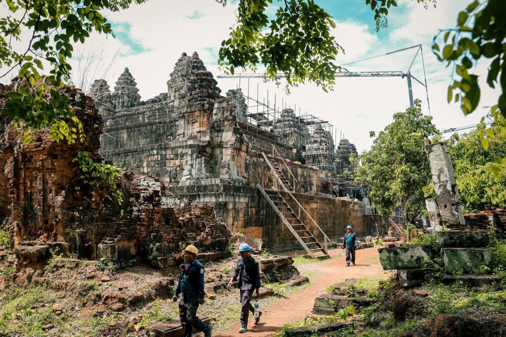 អង្គការ WMF កំពុងដំណើរការជួសជុលប៉ែកខាងលិចប្រាសាទភ្នំបាខែង